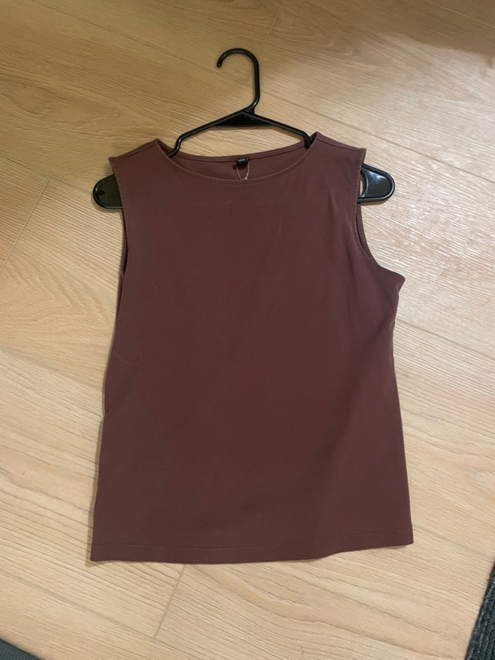 Uniqlo Sleeveless Women’s Boatneck Tank Top - Brown